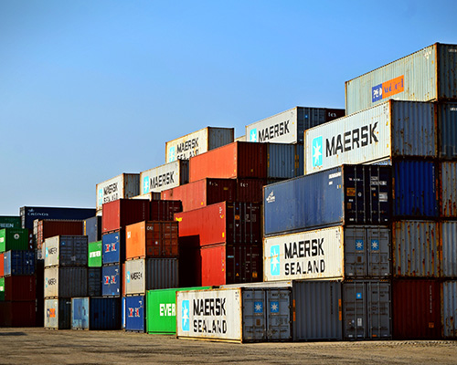 立足国内放眼全球，向世界展示“中国制造”的